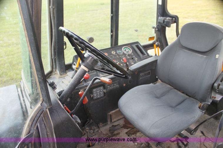 image for item I7382 1988 John Deere 710B backhoe