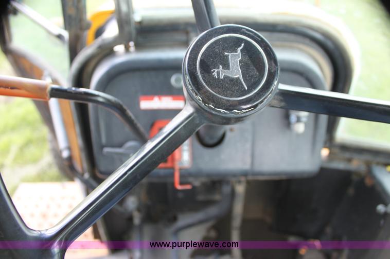 image for item I7382 1988 John Deere 710B backhoe
