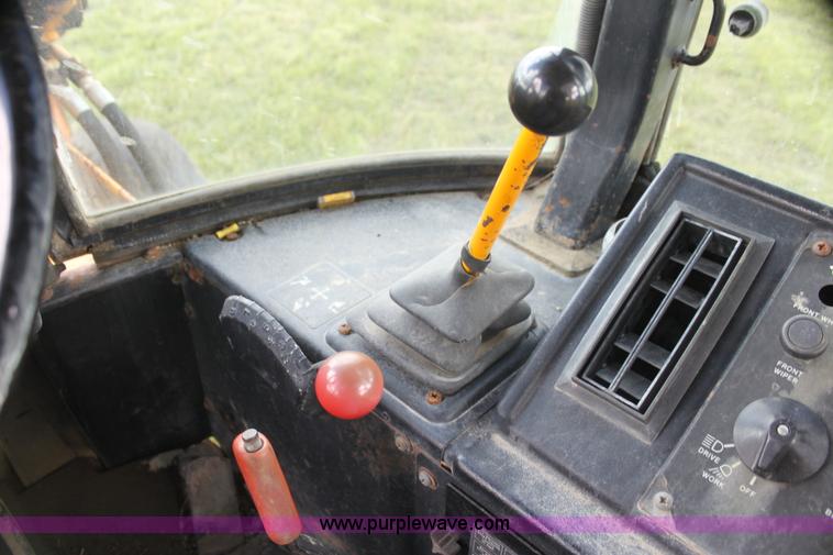 image for item I7382 1988 John Deere 710B backhoe