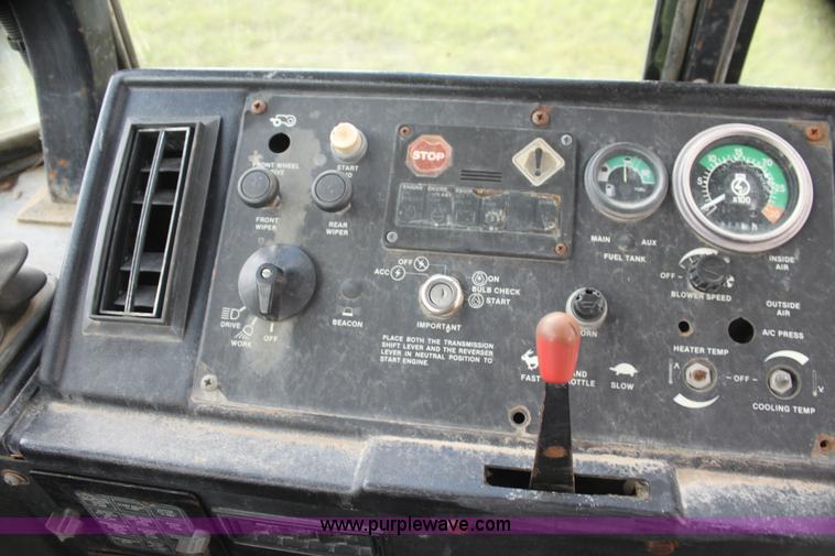 image for item I7382 1988 John Deere 710B backhoe