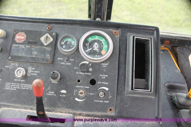 image for item I7382 1988 John Deere 710B backhoe