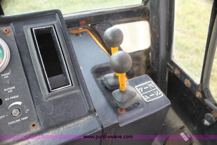 image for item I7382 1988 John Deere 710B backhoe