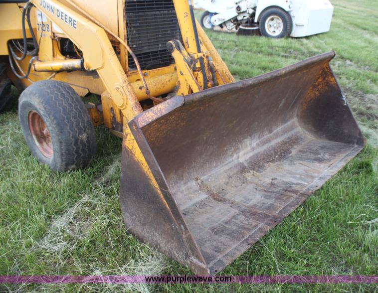 image for item I7382 1988 John Deere 710B backhoe