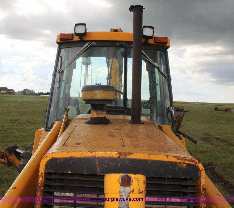 image for item I7382 1988 John Deere 710B backhoe