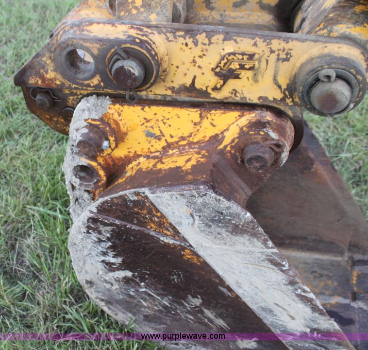image for item I7382 1988 John Deere 710B backhoe