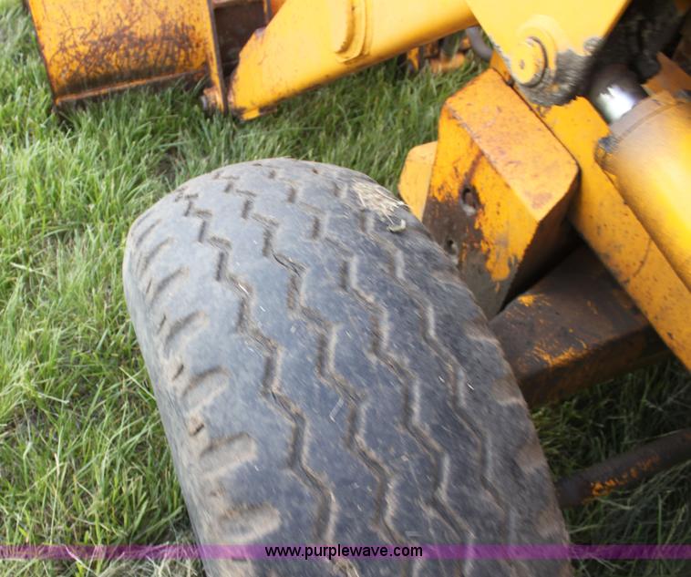 image for item I7382 1988 John Deere 710B backhoe