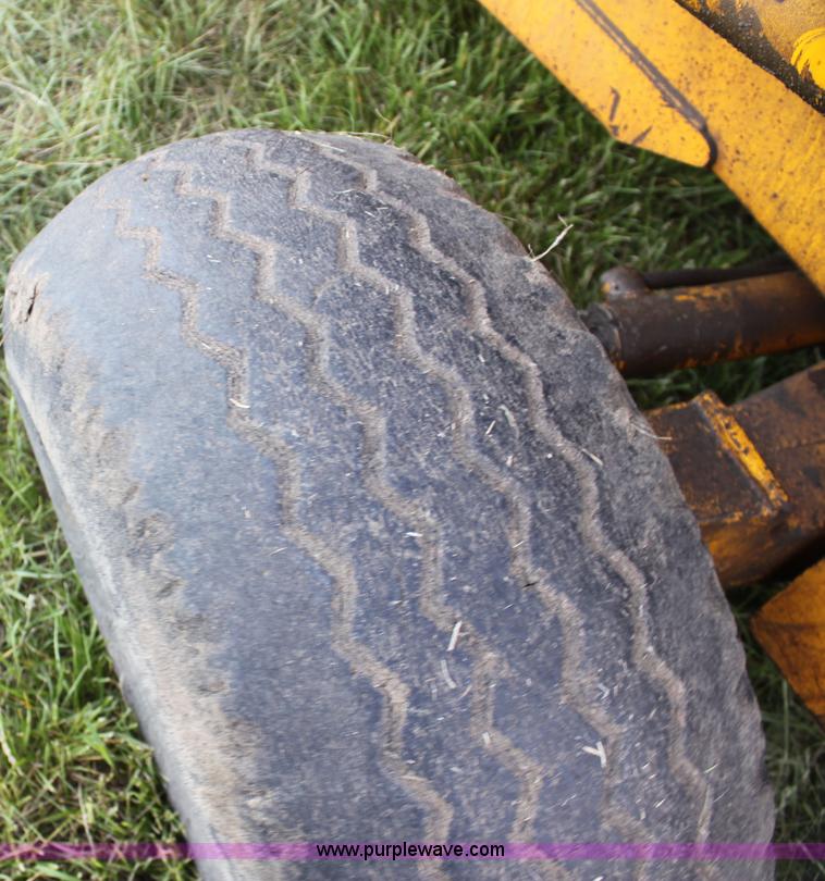 image for item I7382 1988 John Deere 710B backhoe