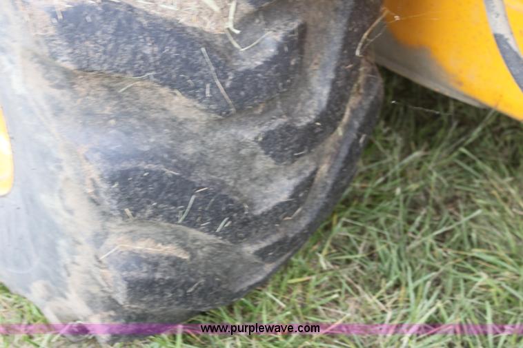 image for item I7382 1988 John Deere 710B backhoe