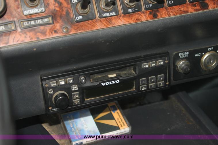 image for item I7395 2001 Volvo WG Super Stone Slinger semi truck