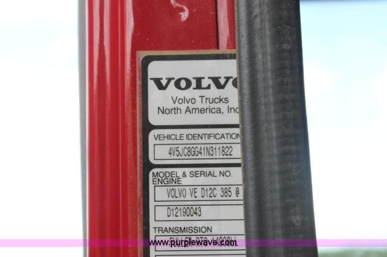 image for item I7395 2001 Volvo WG Super Stone Slinger semi truck