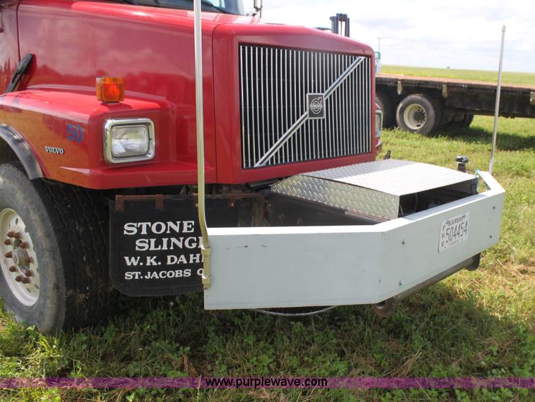 image for item I7395 2001 Volvo WG Super Stone Slinger semi truck