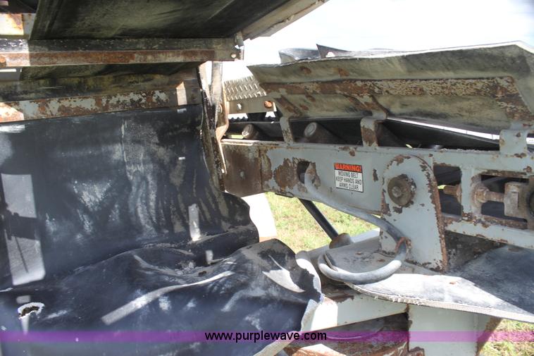 image for item I7395 2001 Volvo WG Super Stone Slinger semi truck