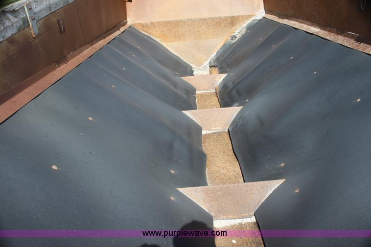 image for item I7395 2001 Volvo WG Super Stone Slinger semi truck