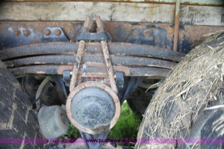 image for item I7395 2001 Volvo WG Super Stone Slinger semi truck