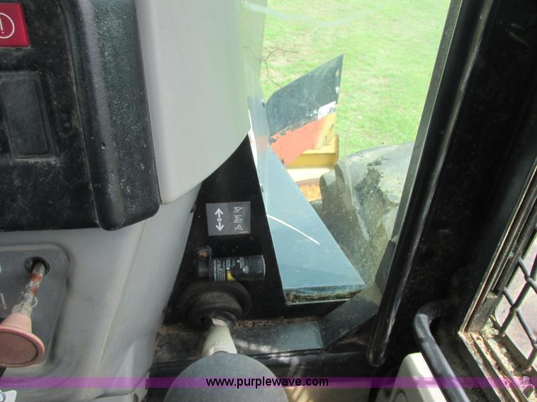 image for item J2500 2002 Caterpillar 525B grapple skidder