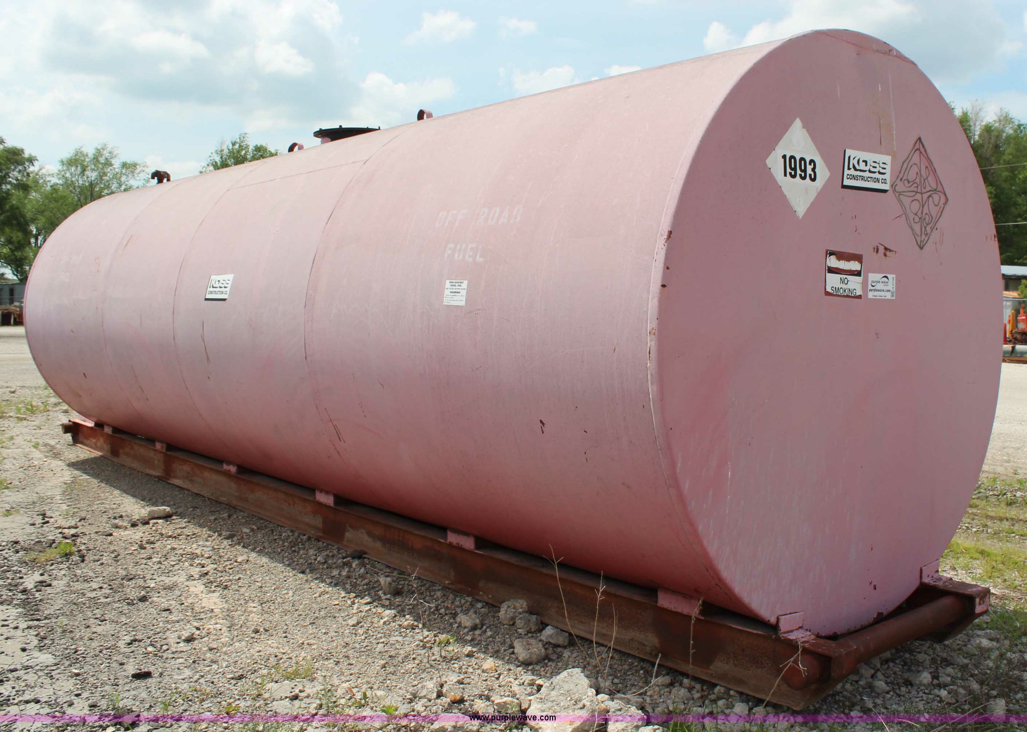 10,000 gallon fuel tank in Topeka, KS Item H2735 sold Purple Wave