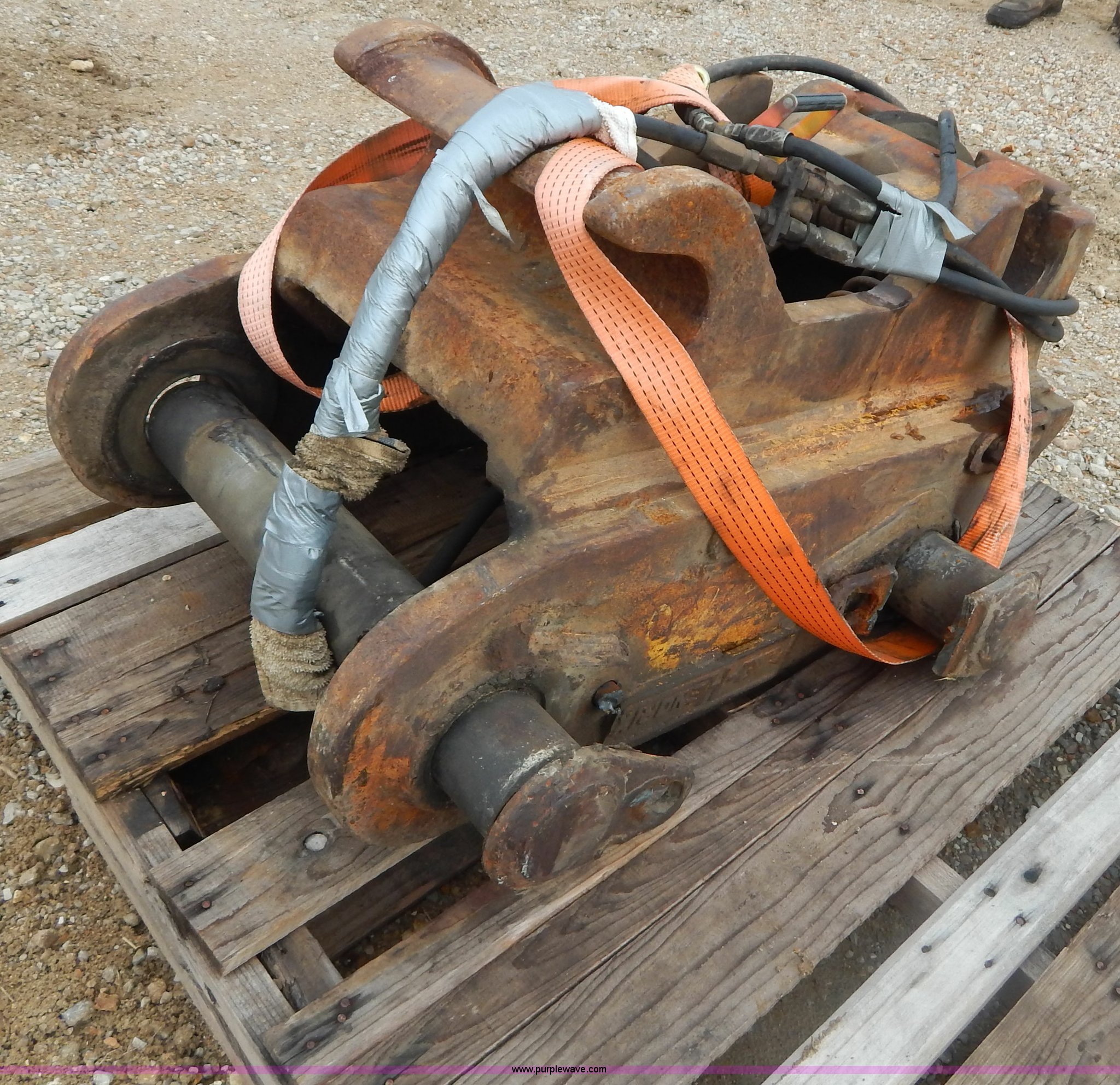 JBHendrix excavator quick coupler in Linn, MO Item I4692 sold