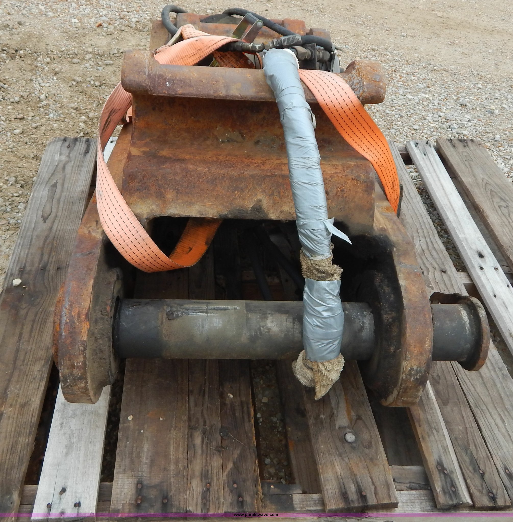 JBHendrix excavator quick coupler in Linn, MO Item I4692 sold