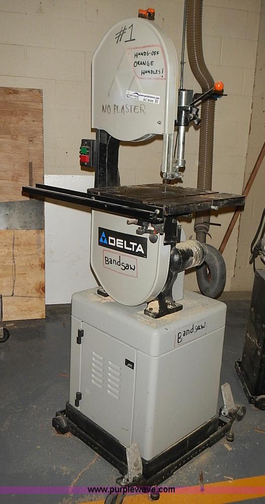Delta 28206 bandsaw in Lawrence, KS Item AC9000 sold Purple Wave