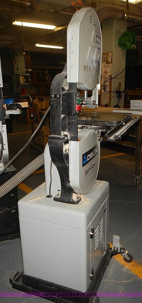 Delta 28-206 bandsaw in Lawrence, KS | Item AC9000 sold | Purple Wave