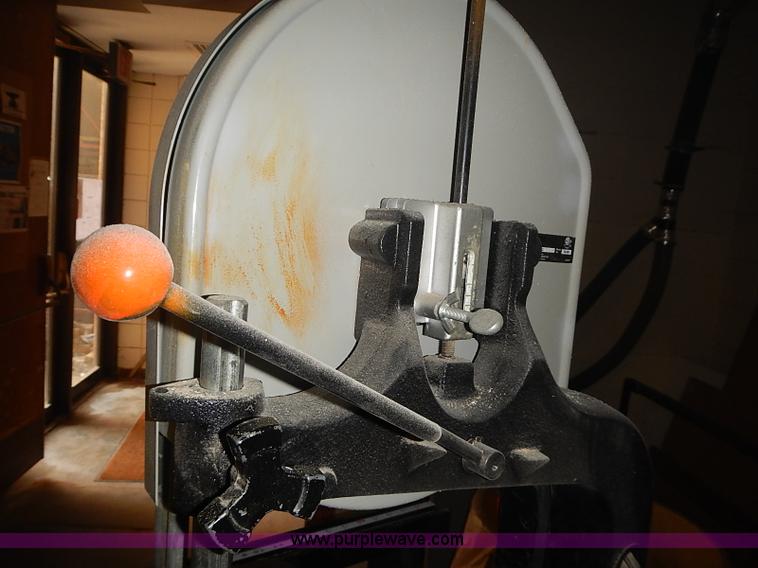 Delta 28-206 bandsaw in Lawrence, KS | Item AC9000 sold | Purple Wave