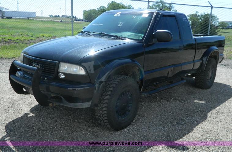 image for item AD9779 2000 GMC Sonoma Ext. Cab pickup truck