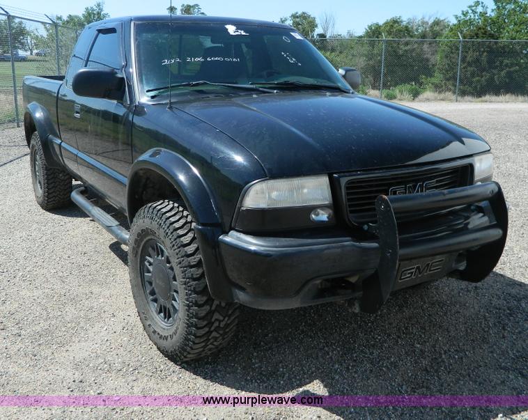 image for item AD9779 2000 GMC Sonoma Ext. Cab pickup truck
