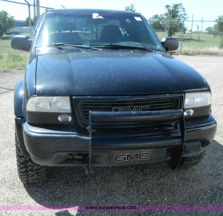 image for item AD9779 2000 GMC Sonoma Ext. Cab pickup truck