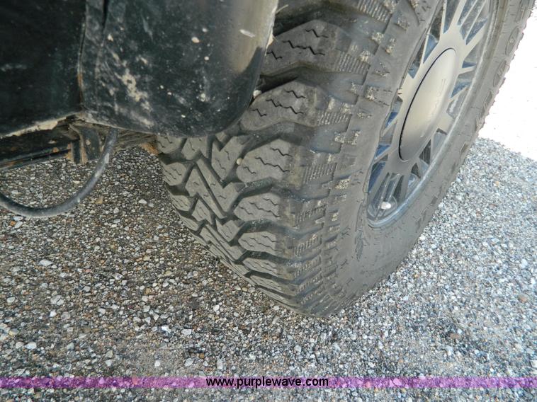 image for item AD9779 2000 GMC Sonoma Ext. Cab pickup truck