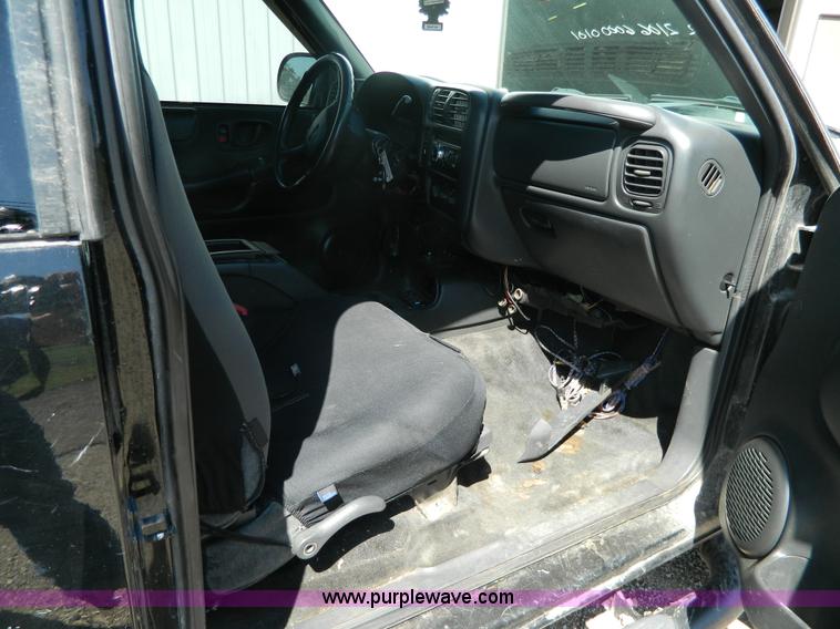 image for item AD9779 2000 GMC Sonoma Ext. Cab pickup truck