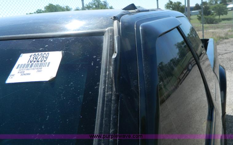 image for item AD9779 2000 GMC Sonoma Ext. Cab pickup truck