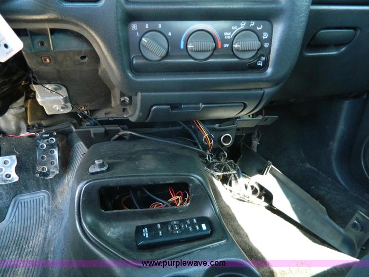 image for item AD9779 2000 GMC Sonoma Ext. Cab pickup truck