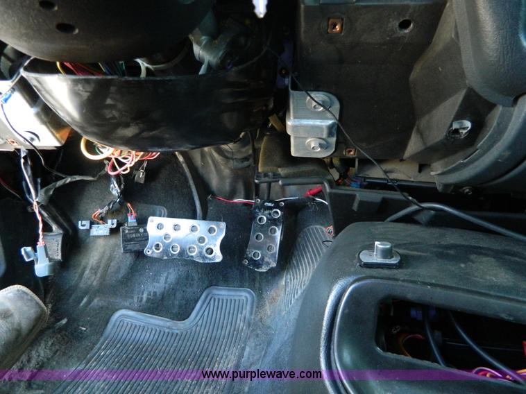 image for item AD9779 2000 GMC Sonoma Ext. Cab pickup truck