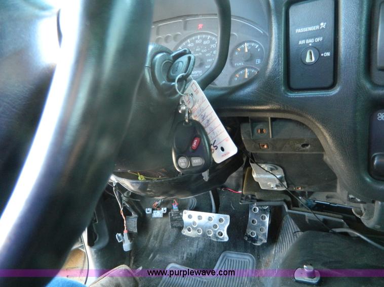 image for item AD9779 2000 GMC Sonoma Ext. Cab pickup truck