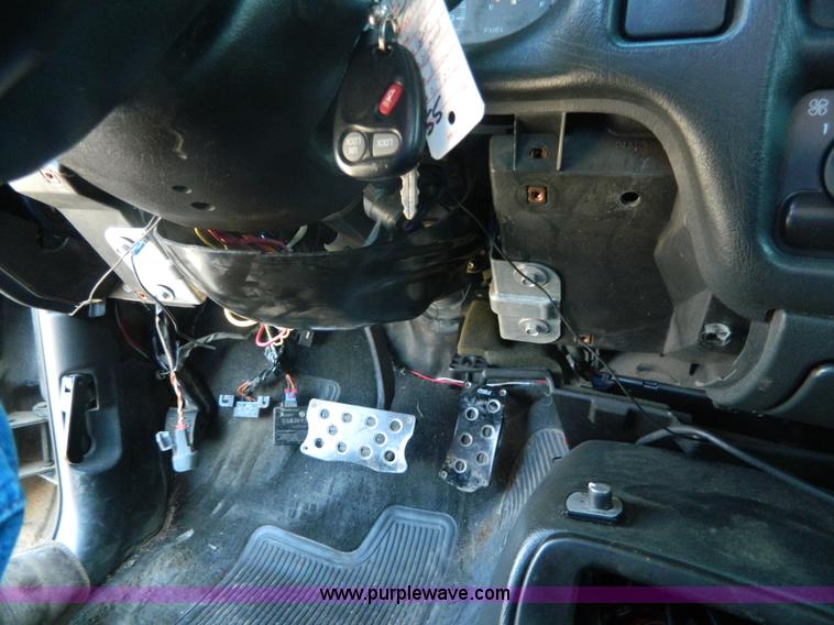 image for item AD9779 2000 GMC Sonoma Ext. Cab pickup truck