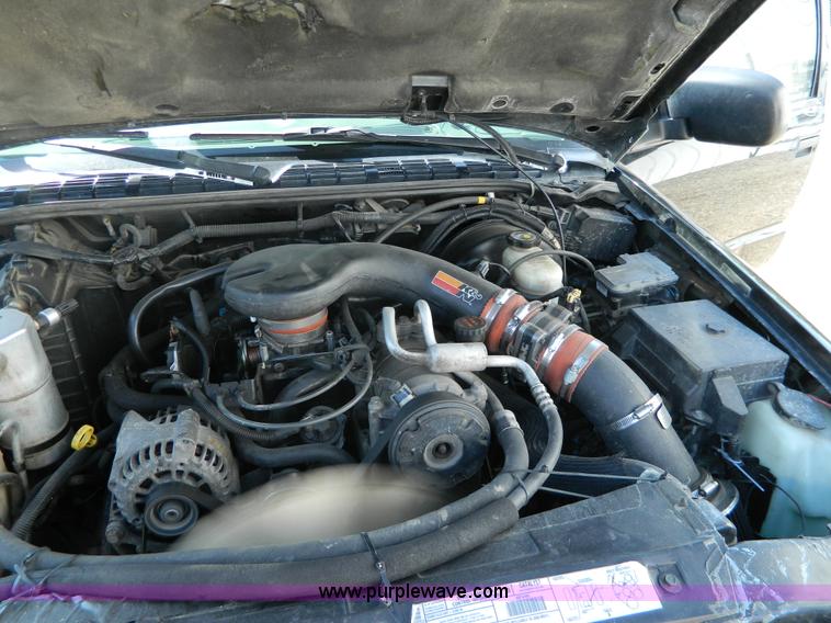 image for item AD9779 2000 GMC Sonoma Ext. Cab pickup truck