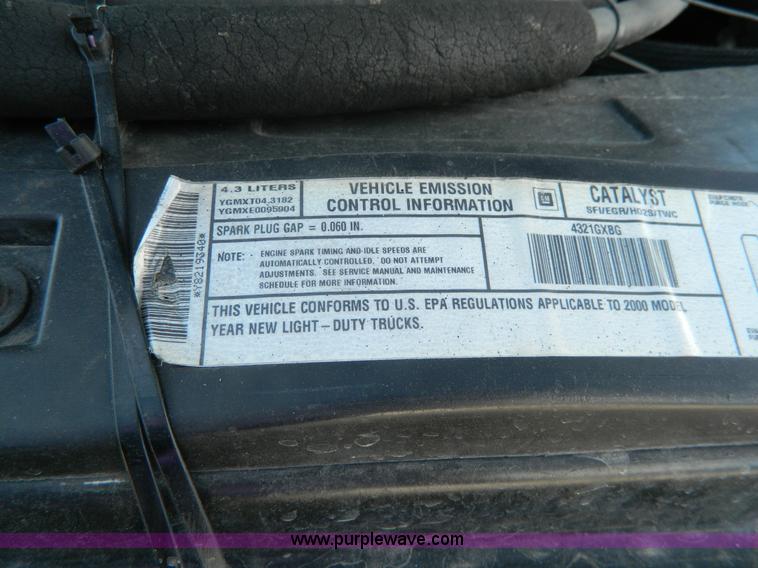 image for item AD9779 2000 GMC Sonoma Ext. Cab pickup truck