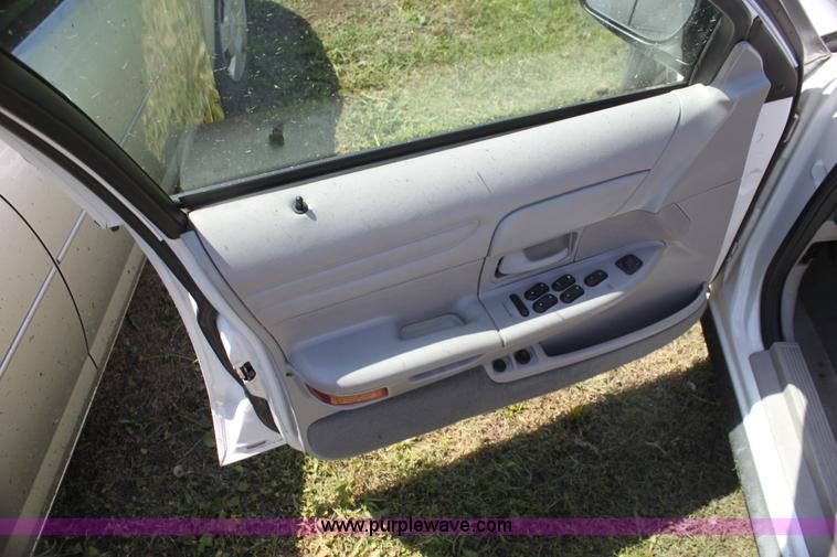 image for item AJ9423 2001 Ford Crown Victoria LX