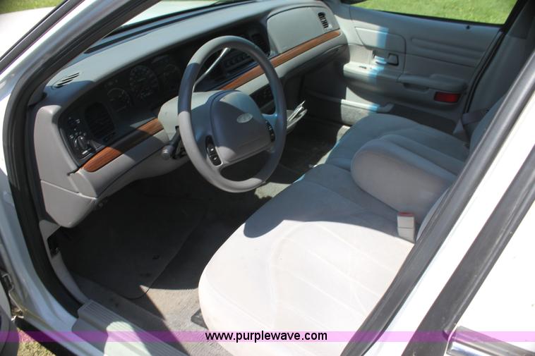 image for item AJ9423 2001 Ford Crown Victoria LX