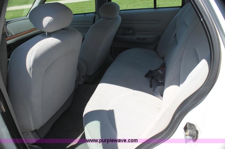 image for item AJ9423 2001 Ford Crown Victoria LX