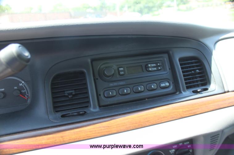 image for item AJ9423 2001 Ford Crown Victoria LX
