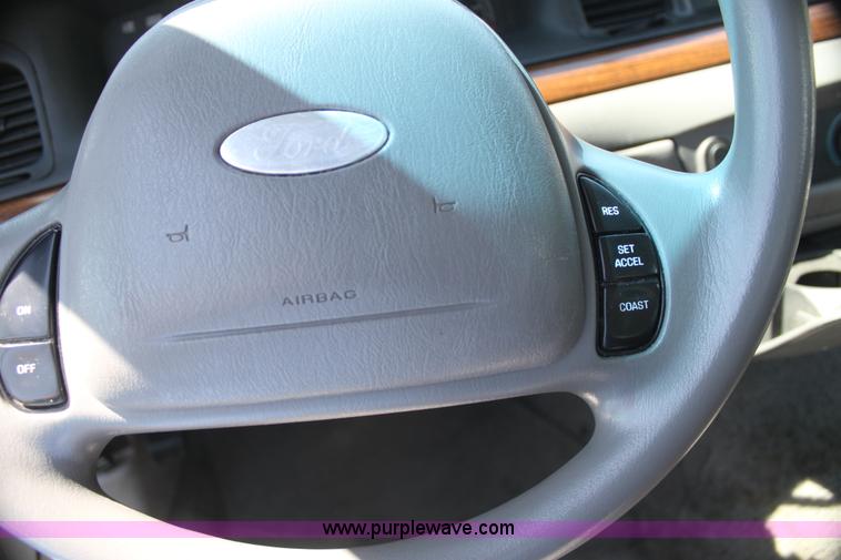 image for item AJ9423 2001 Ford Crown Victoria LX