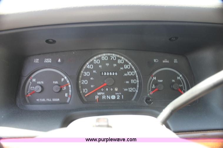 image for item AJ9423 2001 Ford Crown Victoria LX