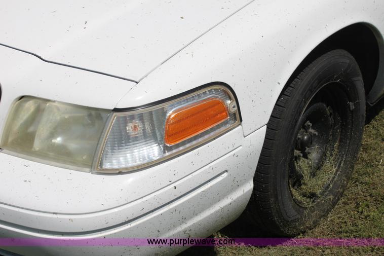 image for item AJ9423 2001 Ford Crown Victoria LX