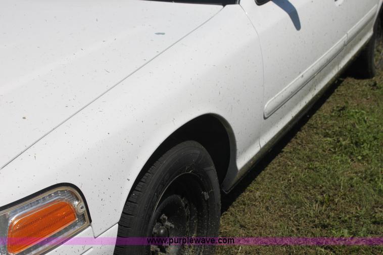 image for item AJ9423 2001 Ford Crown Victoria LX