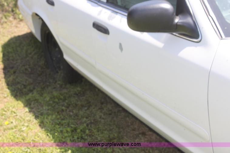 image for item AJ9423 2001 Ford Crown Victoria LX