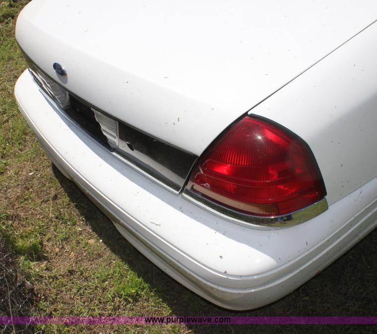 image for item AJ9423 2001 Ford Crown Victoria LX