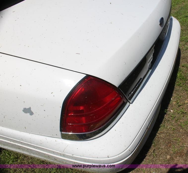 image for item AJ9423 2001 Ford Crown Victoria LX