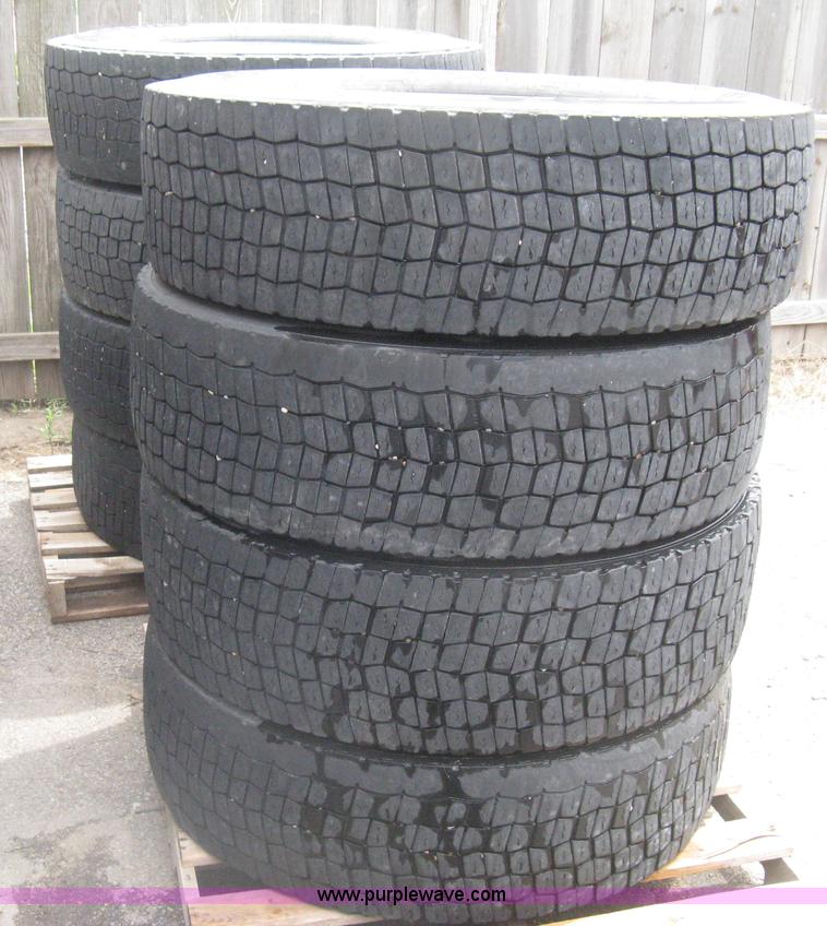 image for item AS9065 (8) Michelin XDN2 grip heavy truck tires