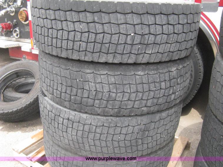 image for item AS9065 (8) Michelin XDN2 grip heavy truck tires